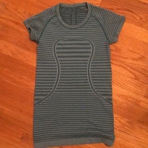 Lululemon short sleeve top